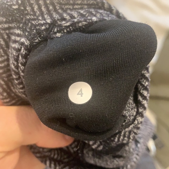 Lululemon high rise wunder under size 4 - Picture 5 of 5